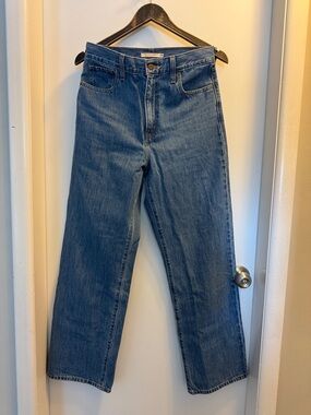 Levi's High Waisted Straight Leg Jeans in Medium Blue